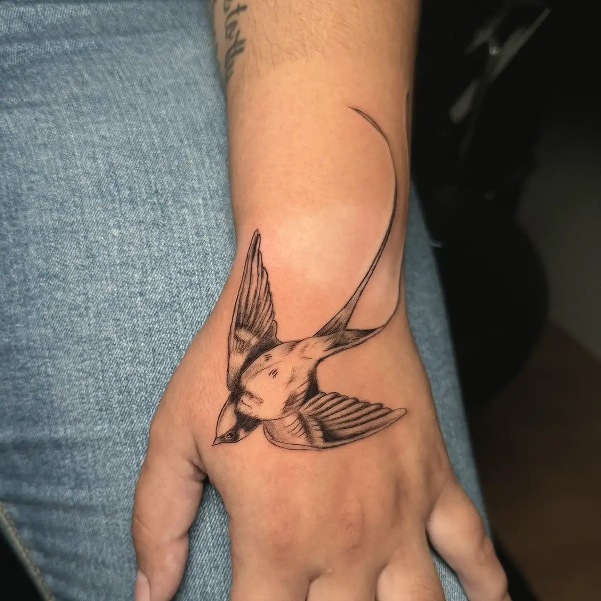 uri-ortiz-tattoo-fine-line-00