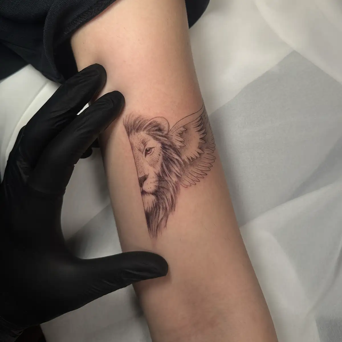 uri-ortiz-tattoo-fine-line-02