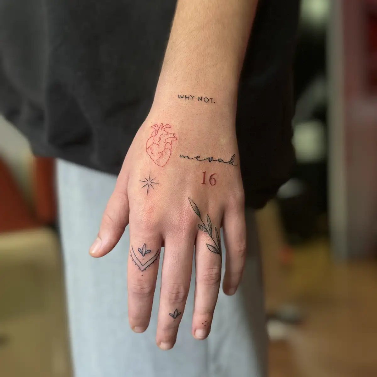 uri-ortiz-tattoo-fine-line-11